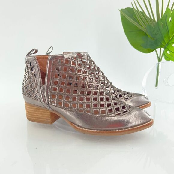 Jeffrey Campbell Women Taggart Boot Size 6.5 Silver Leather Lattice Cutout Boho - Picture 1 of 14